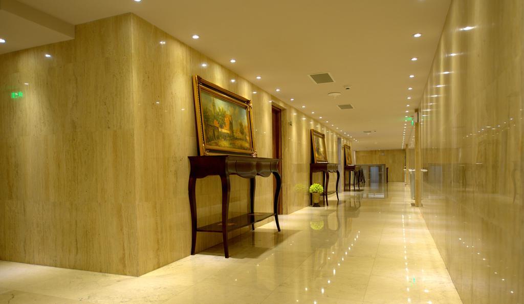 Premier Palace Spa Hotel Bukarest Exteriör bild Interior of the hotel
