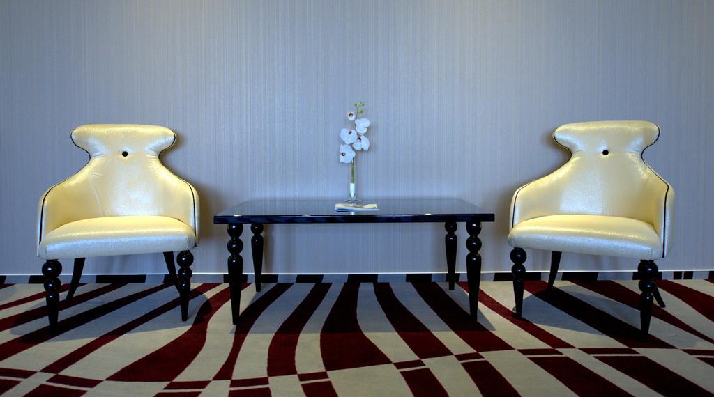 Premier Palace Spa Hotel Bukarest Exteriör bild A carpet in a hotel