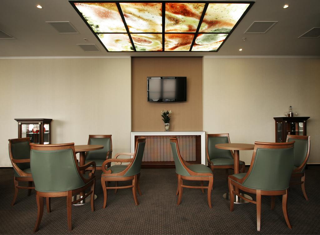 Premier Palace Spa Hotel Bukarest Exteriör bild A 3D rendering of a room with a translucent ceiling