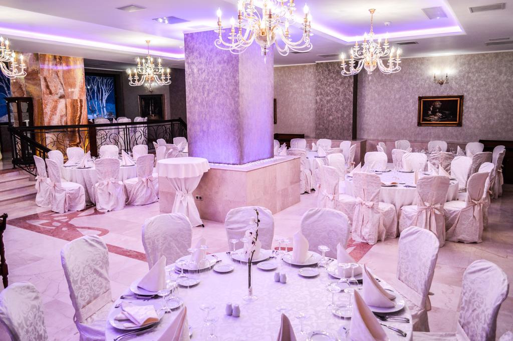 Premier Palace Spa Hotel Bukarest Exteriör bild A banquet hall