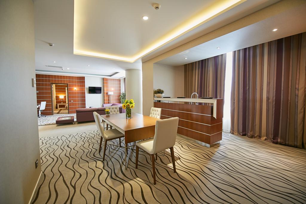 Premier Palace Spa Hotel Bukarest Exteriör bild A suite at the hotel